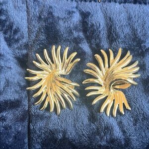 Elegant Vintage Gold-Tone Women's Earrings